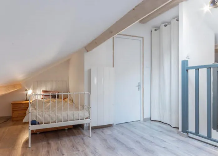 Agreable, Jardin, Toute Equipee, Proche Du Marche, A 300m Holiday home